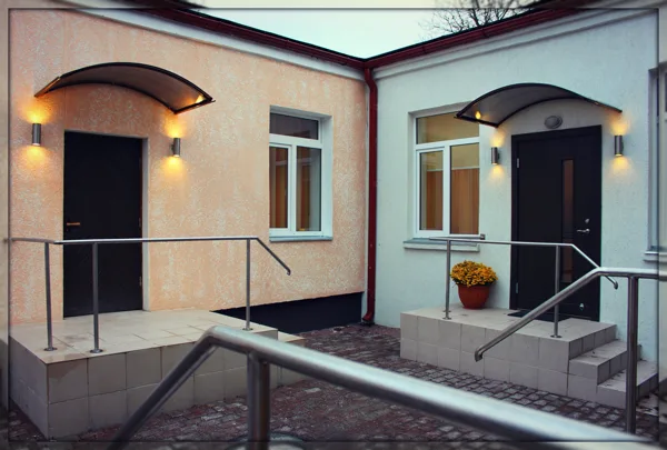 Entrance to the guest house from the street Ventas